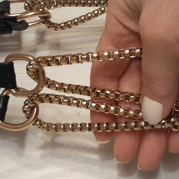 super cute tote bag with faux leather and gold hardware. - Picture 3 of 7